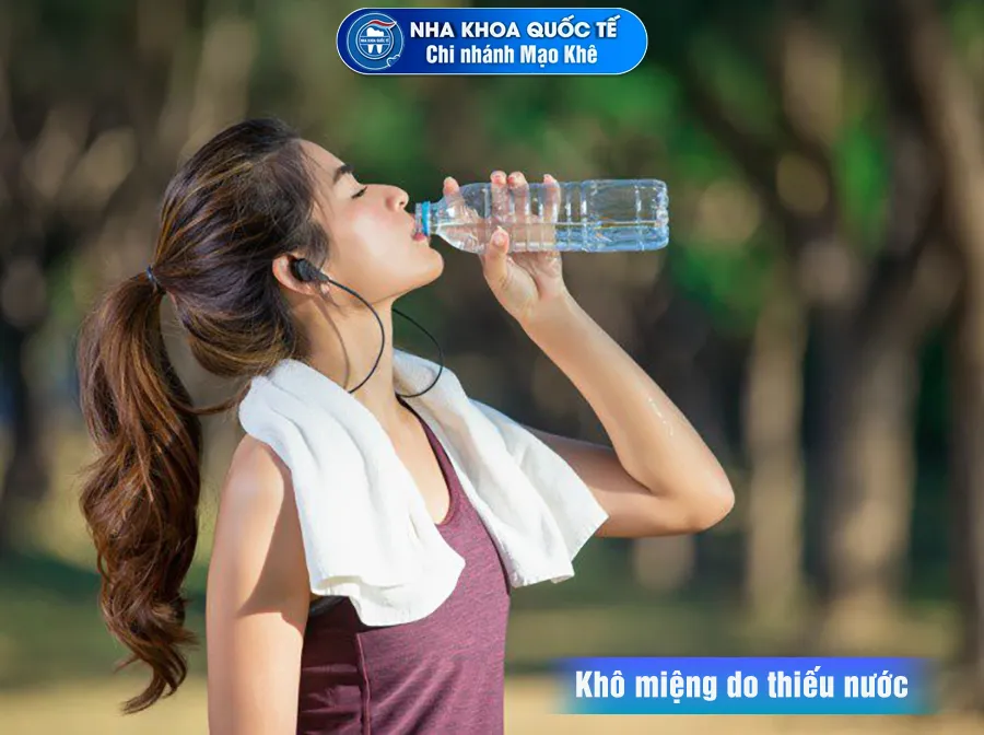thiếu nước gây khô miệng